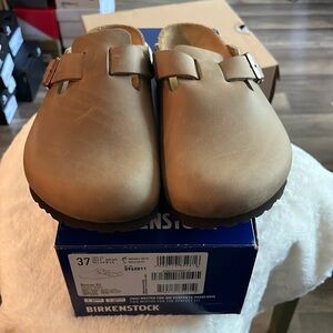 Birkenstock Boston Soft Footbed Oiled Leather. Size 6. Used with box.